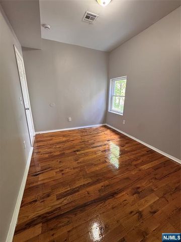 117 12th Street 2, Newark, NJ 07107