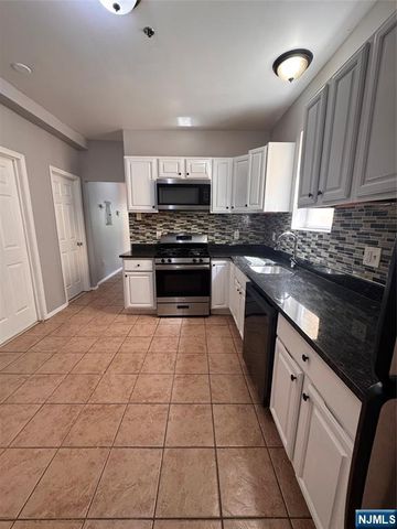 117 12th Street 2, Newark, NJ 07107