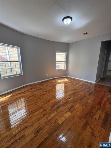 117 12th Street 2, Newark, NJ 07107