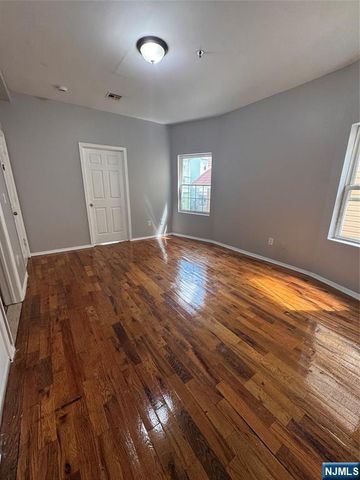 117 12th Street 2, Newark, NJ 07107