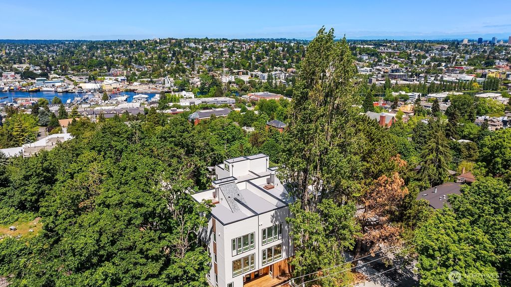 532 W Barrett Street, Seattle, WA 98119