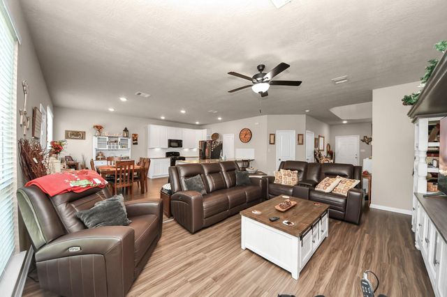 127 Worley Way, Huntsville, TX 77320