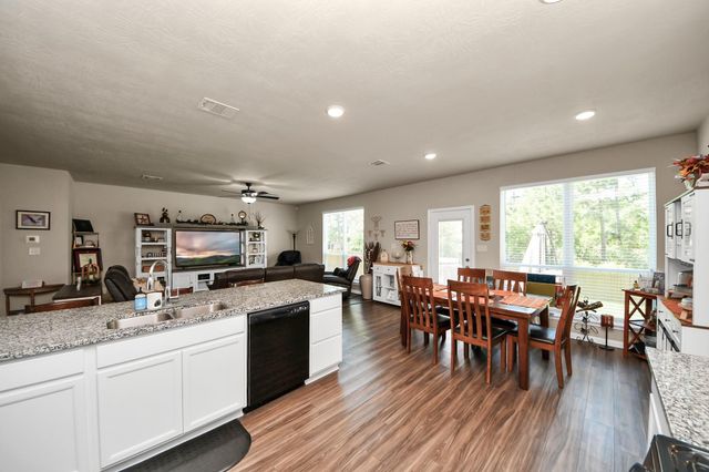 127 Worley Way, Huntsville, TX 77320