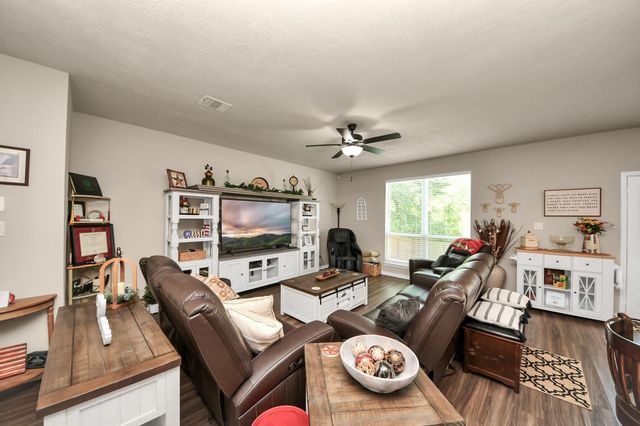 127 Worley Way, Huntsville, TX 77320