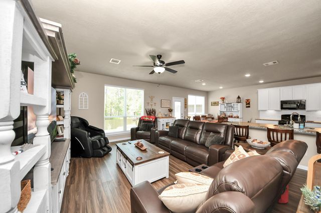 127 Worley Way, Huntsville, TX 77320