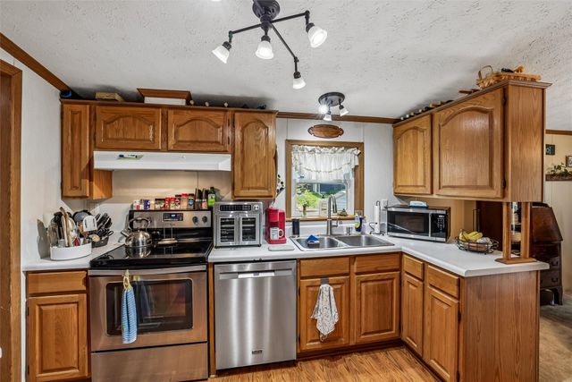 102 Lakeview Drive, Montezuma, IA 50171