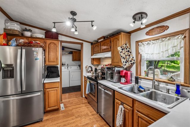 102 Lakeview Drive, Montezuma, IA 50171