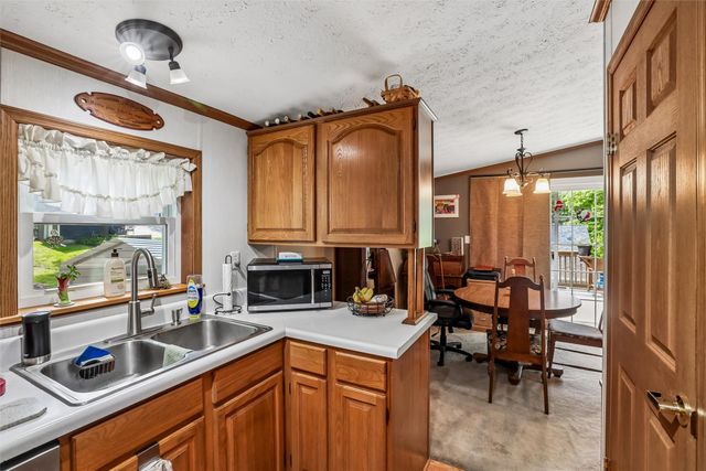 102 Lakeview Drive, Montezuma, IA 50171