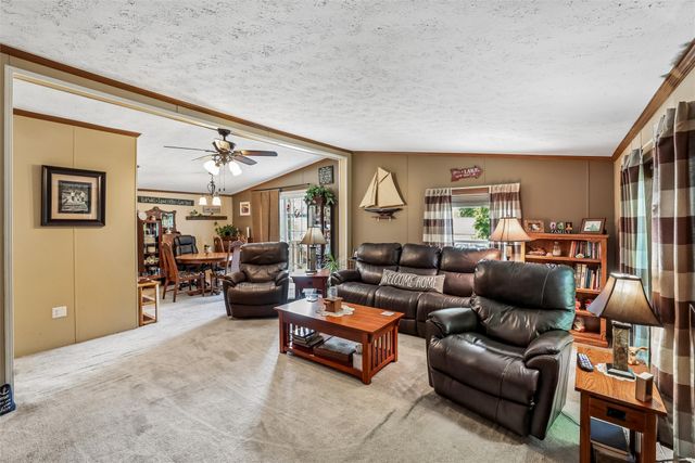102 Lakeview Drive, Montezuma, IA 50171