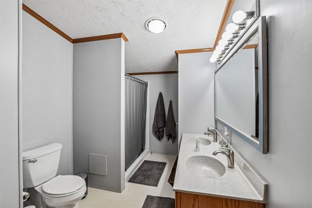 102 Lakeview Drive, Montezuma, IA 50171