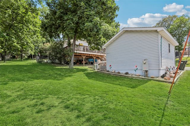 102 Lakeview Drive, Montezuma, IA 50171