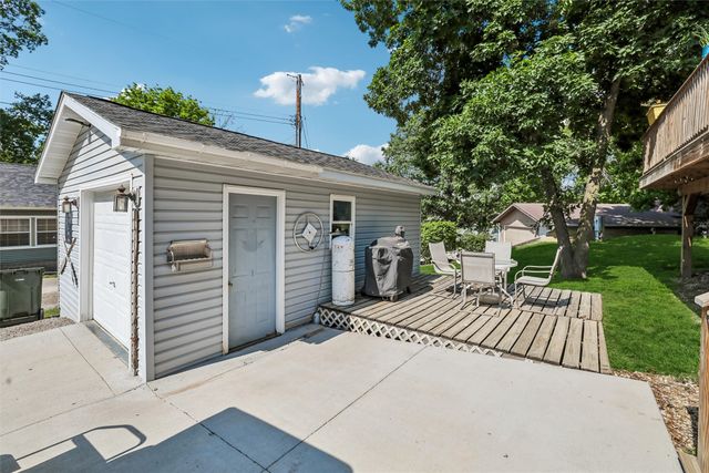 102 Lakeview Drive, Montezuma, IA 50171