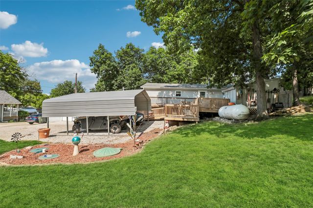 102 Lakeview Drive, Montezuma, IA 50171