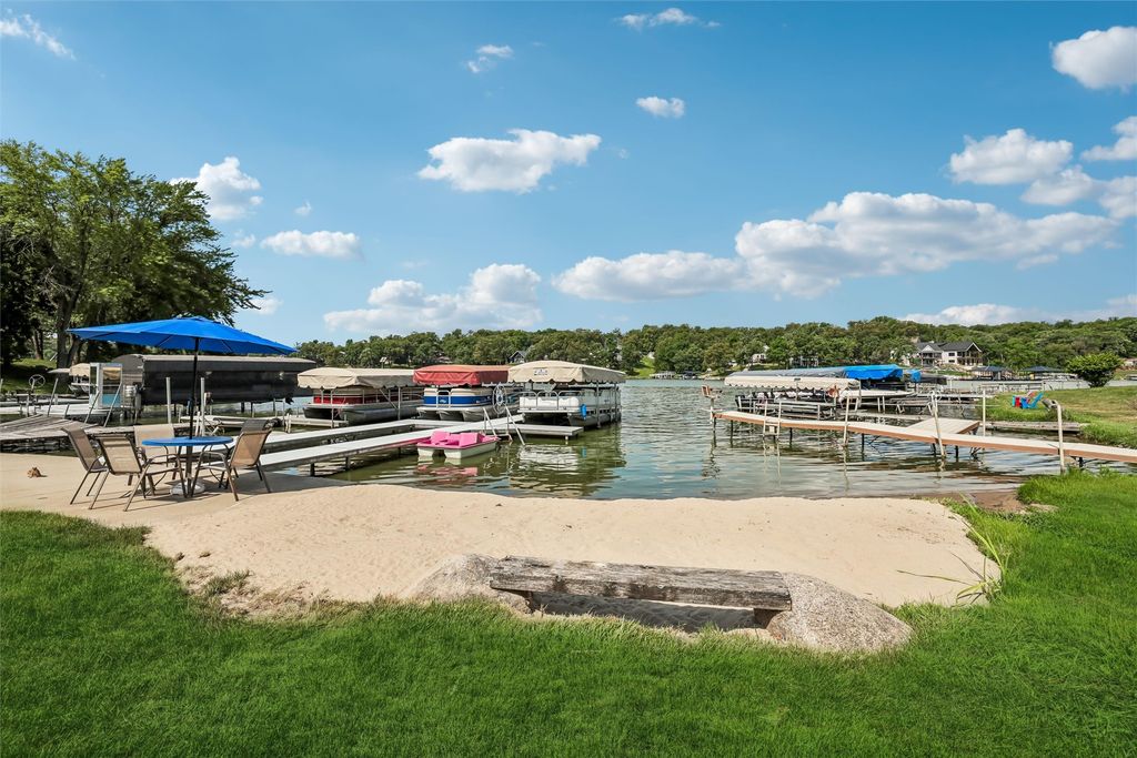 102 Lakeview Drive, Montezuma, IA 50171
