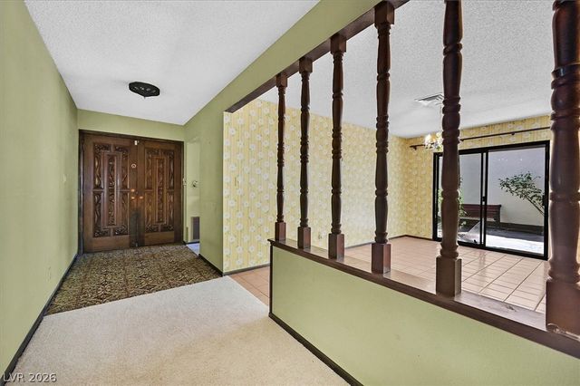 2200 Plaza Del Robles, Las Vegas, NV 89102