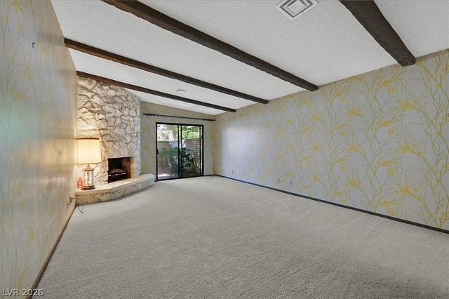 2200 Plaza Del Robles, Las Vegas, NV 89102