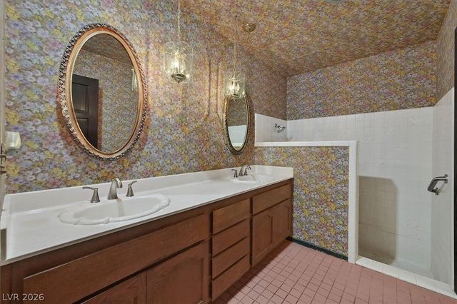 2200 Plaza Del Robles, Las Vegas, NV 89102