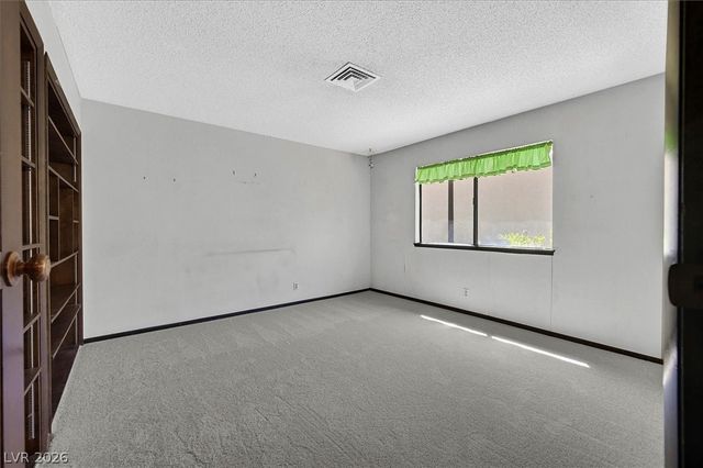 2200 Plaza Del Robles, Las Vegas, NV 89102