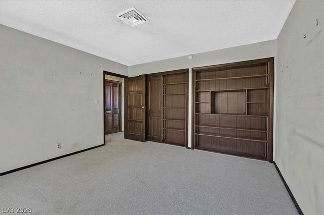 2200 Plaza Del Robles, Las Vegas, NV 89102