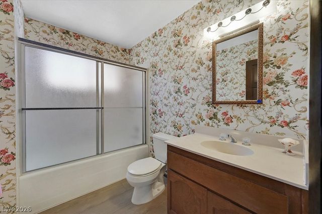 2200 Plaza Del Robles, Las Vegas, NV 89102