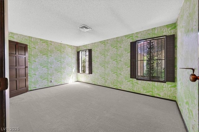 2200 Plaza Del Robles, Las Vegas, NV 89102