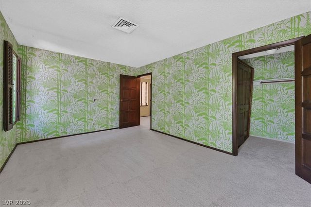 2200 Plaza Del Robles, Las Vegas, NV 89102