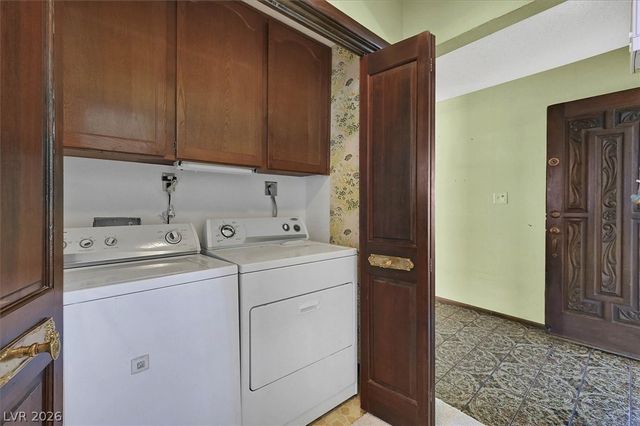 2200 Plaza Del Robles, Las Vegas, NV 89102