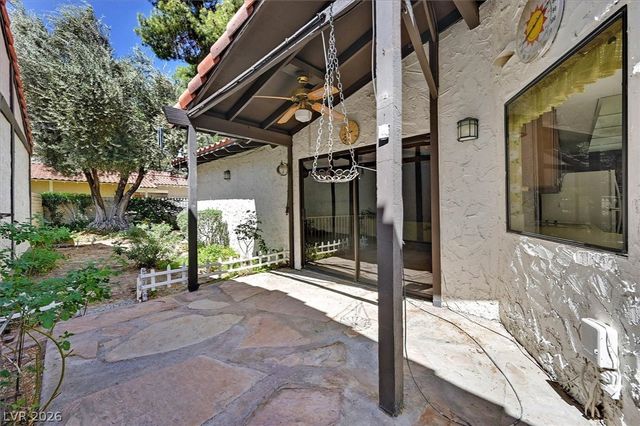 2200 Plaza Del Robles, Las Vegas, NV 89102