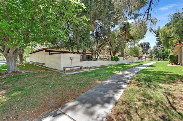 2200 Plaza Del Robles, Las Vegas, NV 89102