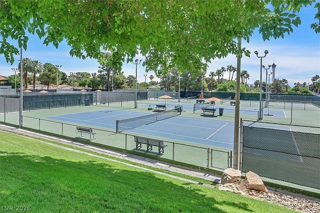 2200 Plaza Del Robles, Las Vegas, NV 89102