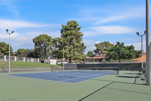 2200 Plaza Del Robles, Las Vegas, NV 89102