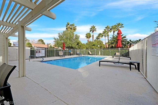 2200 Plaza Del Robles, Las Vegas, NV 89102