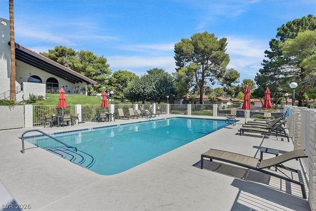 2200 Plaza Del Robles, Las Vegas, NV 89102