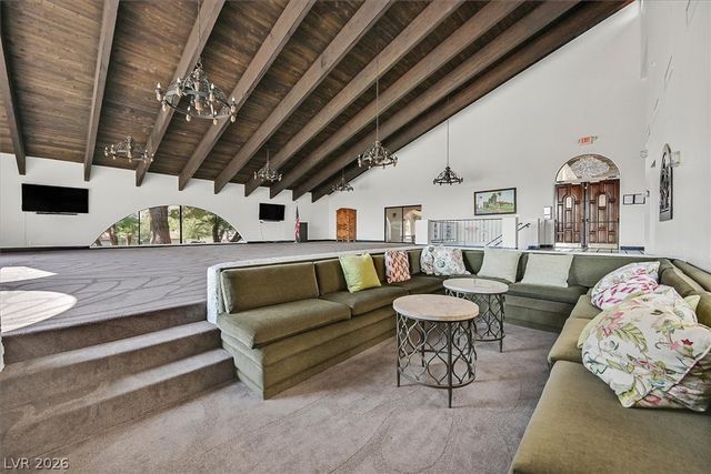 2200 Plaza Del Robles, Las Vegas, NV 89102