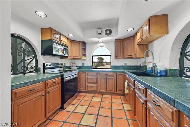 2200 Plaza Del Robles, Las Vegas, NV 89102