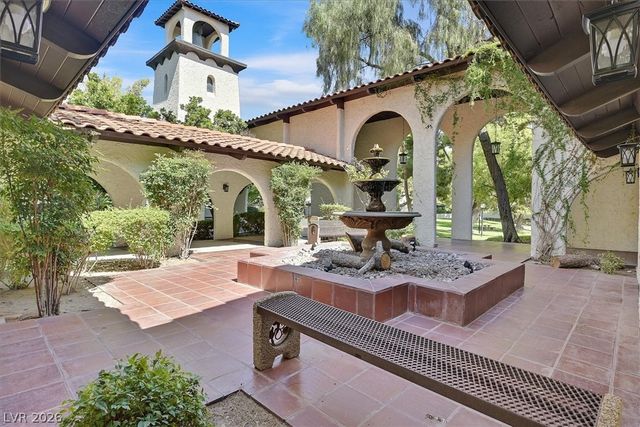 2200 Plaza Del Robles, Las Vegas, NV 89102