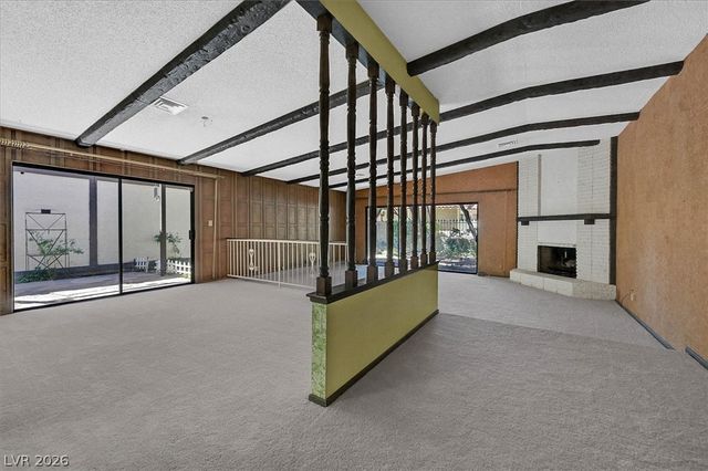 2200 Plaza Del Robles, Las Vegas, NV 89102