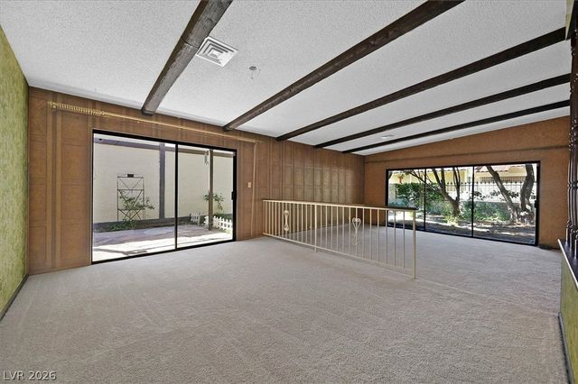 2200 Plaza Del Robles, Las Vegas, NV 89102