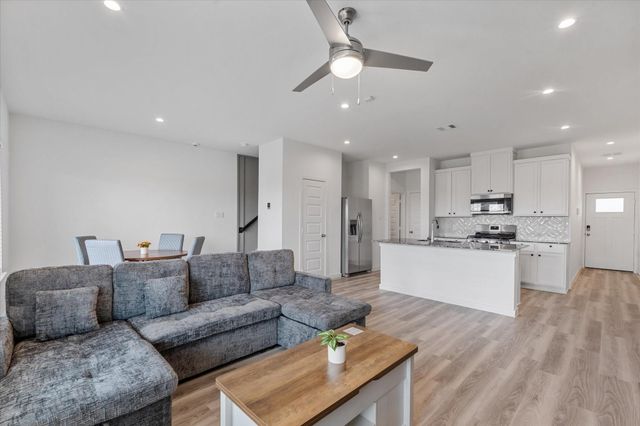 10116 Penryn Forest Lane, Houston, TX 77051