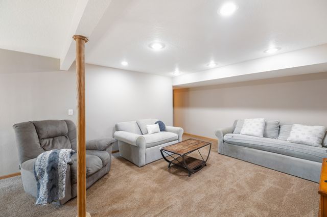 1208 Michael Street SE, Bondurant, IA 50035