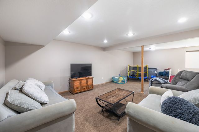 1208 Michael Street SE, Bondurant, IA 50035