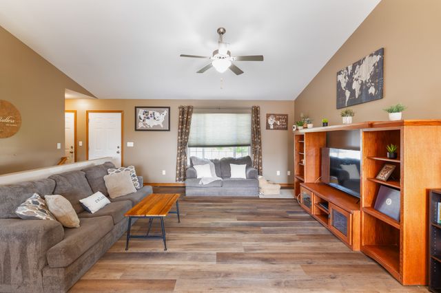 1208 Michael Street SE, Bondurant, IA 50035