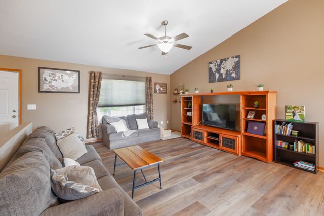 1208 Michael Street SE, Bondurant, IA 50035