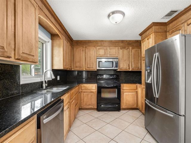 4315 PLEASANT DR., Lake Charles, LA 70605