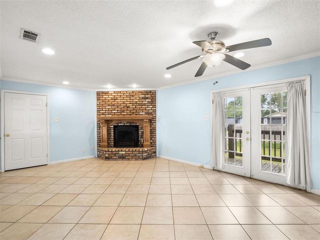 4315 PLEASANT DR., Lake Charles, LA 70605