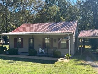 330 S 6TH ST, Selmer, TN 38375