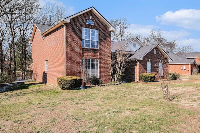 2934 Churchill Ln, Thompsons Station, TN 37179
