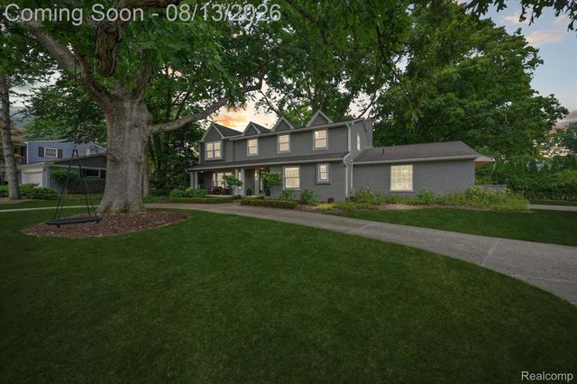 32240 Robinhood Drive, Beverly Hills Village, MI 48025