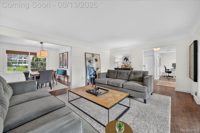 32240 Robinhood Drive, Beverly Hills Village, MI 48025