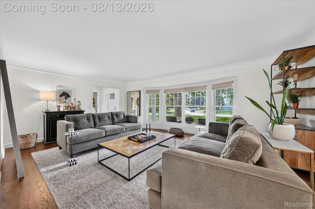 32240 Robinhood Drive, Beverly Hills Village, MI 48025
